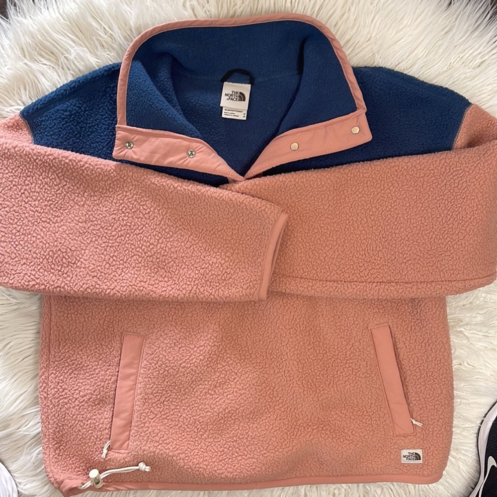 The North Face Women's Cragmont Fleece
1/4 Snap Pullover - Size: Medium NWOT - Picture 13 of 14
